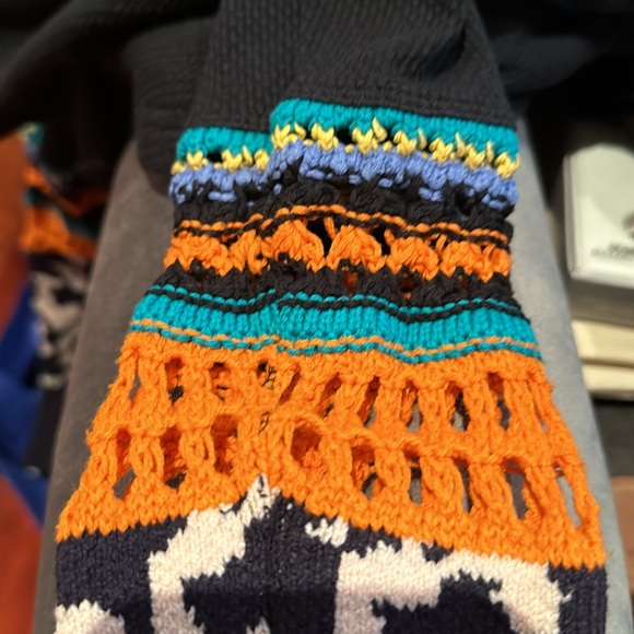 Free People sweater with crochet on sleeves. Like brand new. Size S. - Picture 8 of 8